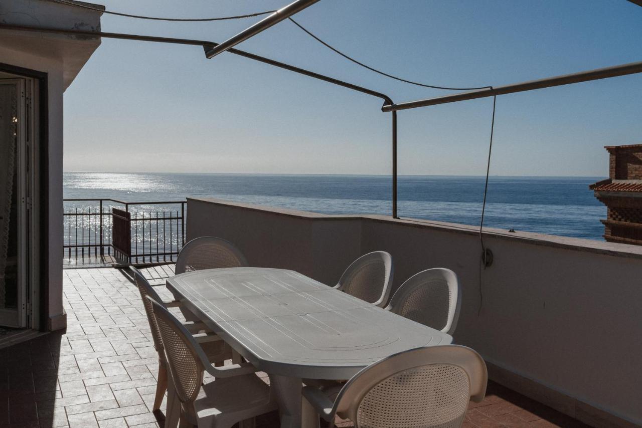 Be Your Home - Appartamento 4 Camere Sul Mare Scesa Al Mare Privata Santa Marinella Exteriör bild