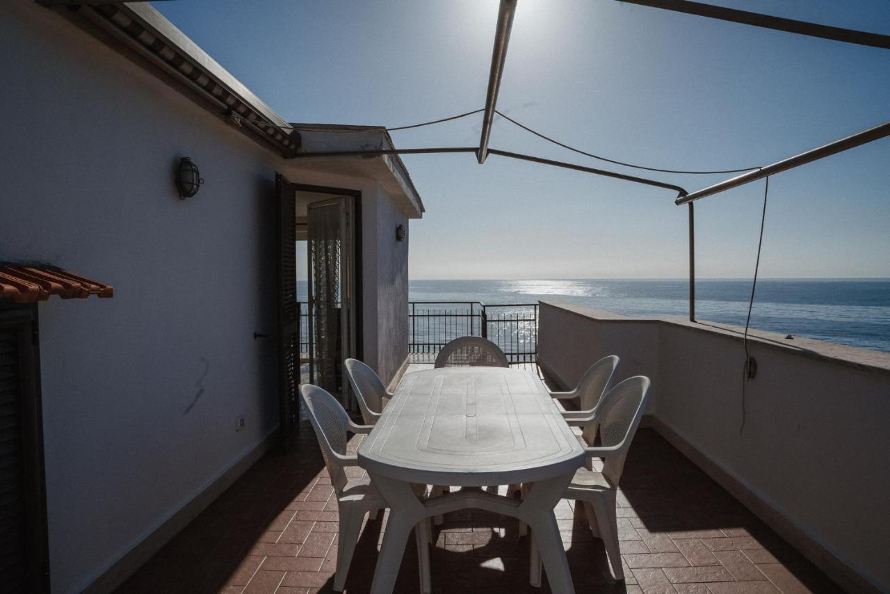 Be Your Home - Appartamento 4 Camere Sul Mare Scesa Al Mare Privata Santa Marinella Exteriör bild